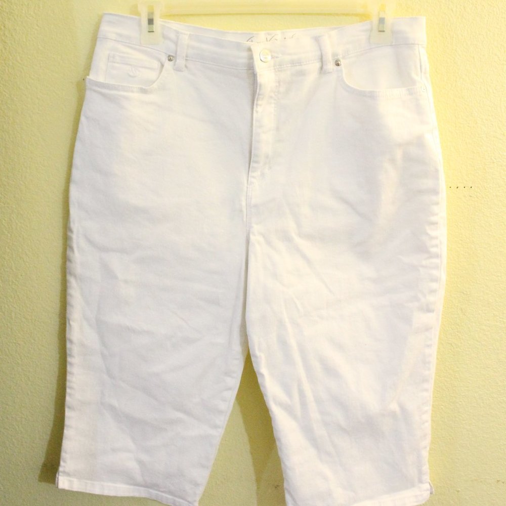 Gloria Vanderbilt White Bermuda Shorts Size 16